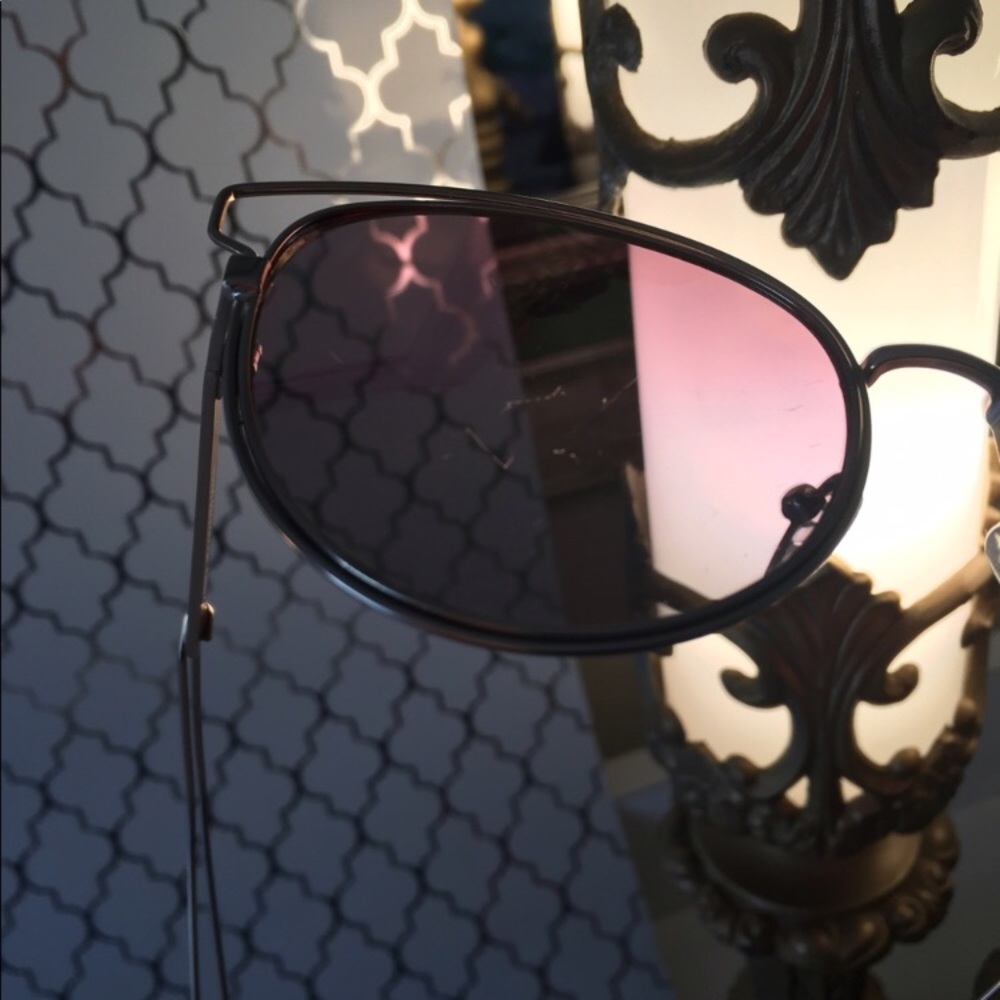 New gold sunglasses with pink lenses - Picture 4 of 4